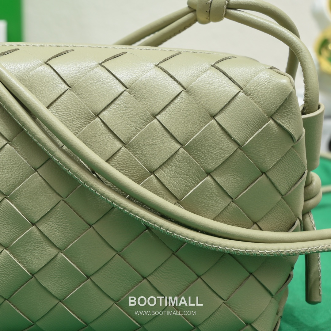 Bottega Veneta Intrecciato Lambskin Square Crossbody Bag with Adjustable Drawstring Detail 보테가베네타 인트레치아토 램스킨 스퀘어 크로스바디백 드로우스트링 17cm 5
