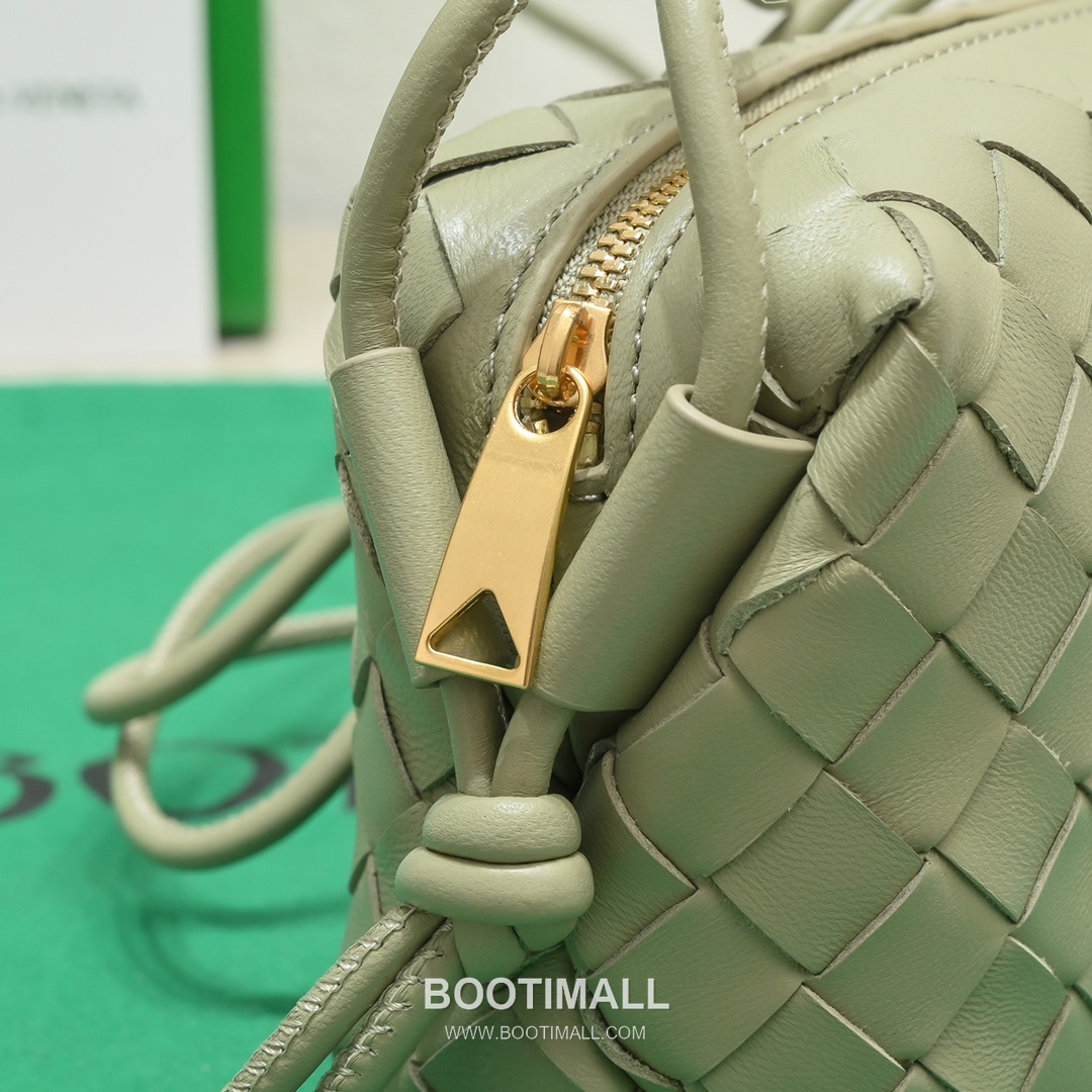Bottega Veneta Intrecciato Lambskin Square Crossbody Bag with Adjustable Drawstring Detail 보테가베네타 인트레치아토 램스킨 스퀘어 크로스바디백 드로우스트링 17cm 6