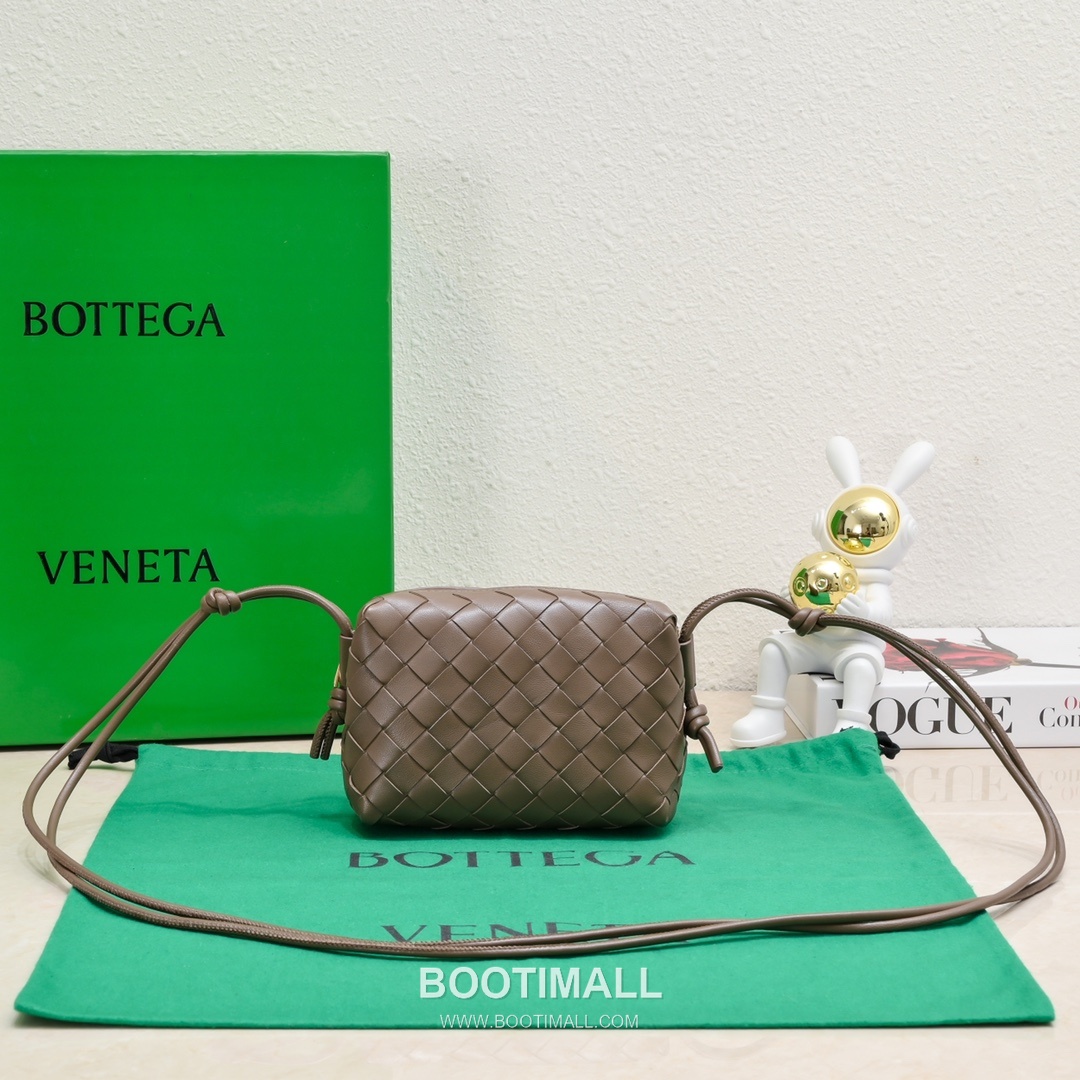 Bottega Veneta Intrecciato Lambskin Square Crossbody Bag with Adjustable Drawstring Detail 보테가베네타 인트레치아토 램스킨 스퀘어 크로스바디백 드로우스트링 17cm 1