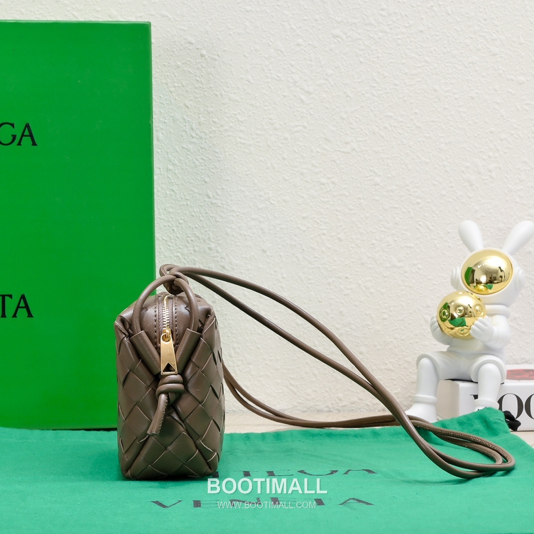 Bottega Veneta Intrecciato Lambskin Square Crossbody Bag with Adjustable Drawstring Detail 보테가베네타 인트레치아토 램스킨 스퀘어 크로스바디백 드로우스트링 17cm 2