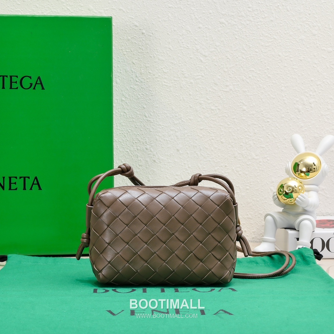 Bottega Veneta Intrecciato Lambskin Square Crossbody Bag with Adjustable Drawstring Detail 보테가베네타 인트레치아토 램스킨 스퀘어 크로스바디백 드로우스트링 17cm 3