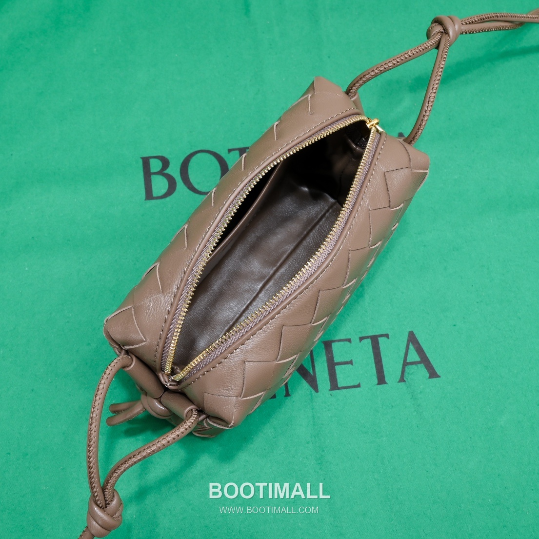 Bottega Veneta Intrecciato Lambskin Square Crossbody Bag with Adjustable Drawstring Detail 보테가베네타 인트레치아토 램스킨 스퀘어 크로스바디백 드로우스트링 17cm 6