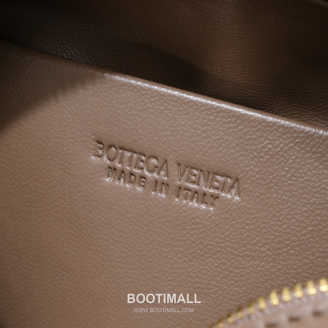 Bottega Veneta Intrecciato Lambskin Square Crossbody Bag with Adjustable Drawstring Detail 보테가베네타 인트레치아토 램스킨 스퀘어 크로스바디백 드로우스트링 17cm 7