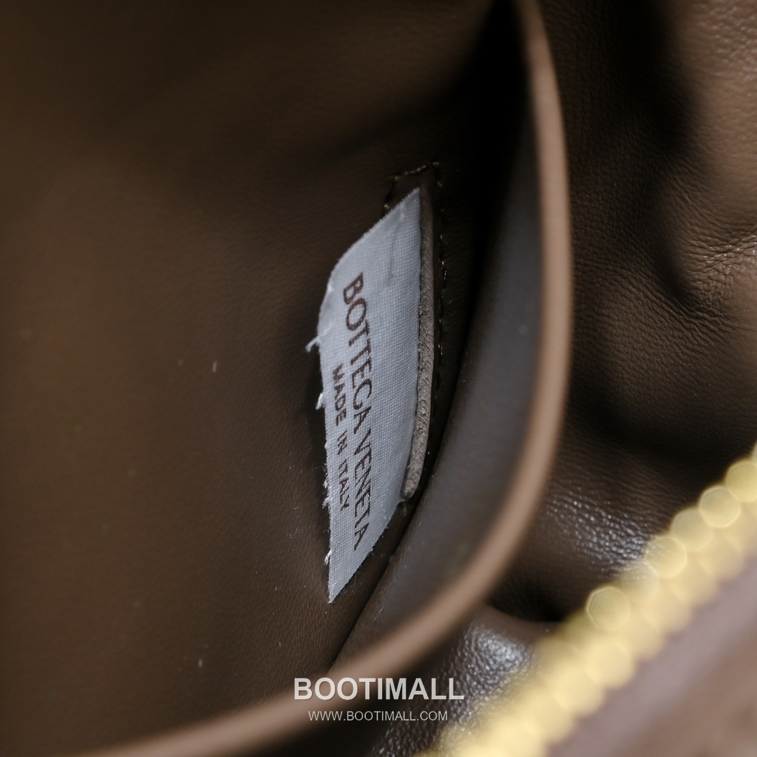 Bottega Veneta Intrecciato Lambskin Square Crossbody Bag with Adjustable Drawstring Detail 보테가베네타 인트레치아토 램스킨 스퀘어 크로스바디백 드로우스트링 17cm 8