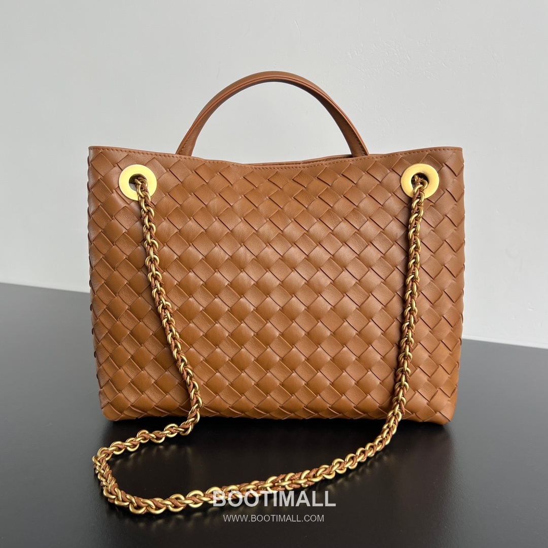 Bottega Veneta Andiamo Intrecciato Leather Chain Shoulder Bag with Brass Chain Detail 보테가베네타 안디아모 인트레치아토 가죽 체인 숄더백 황동 체인 32cm 3