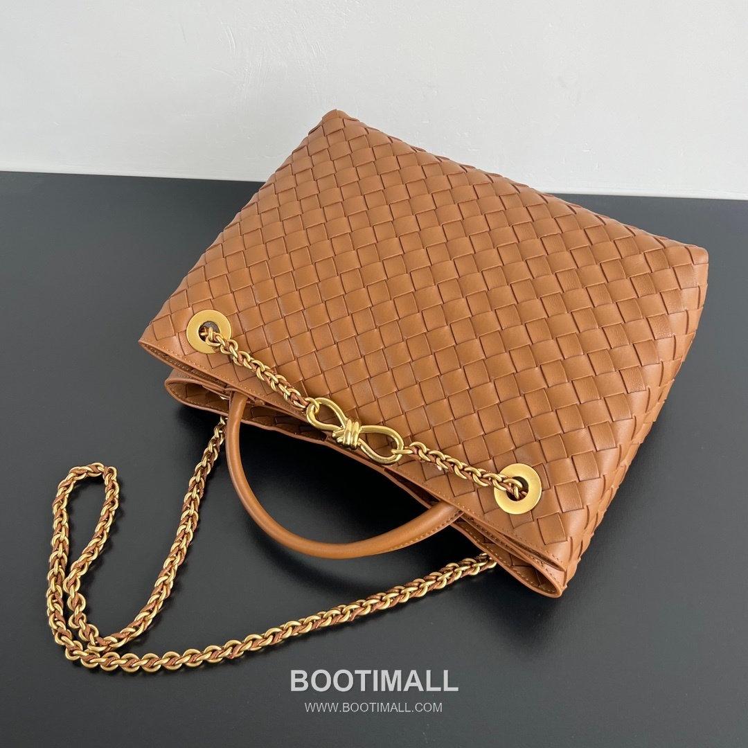 Bottega Veneta Andiamo Intrecciato Leather Chain Shoulder Bag with Brass Chain Detail 보테가베네타 안디아모 인트레치아토 가죽 체인 숄더백 황동 체인 32cm 5