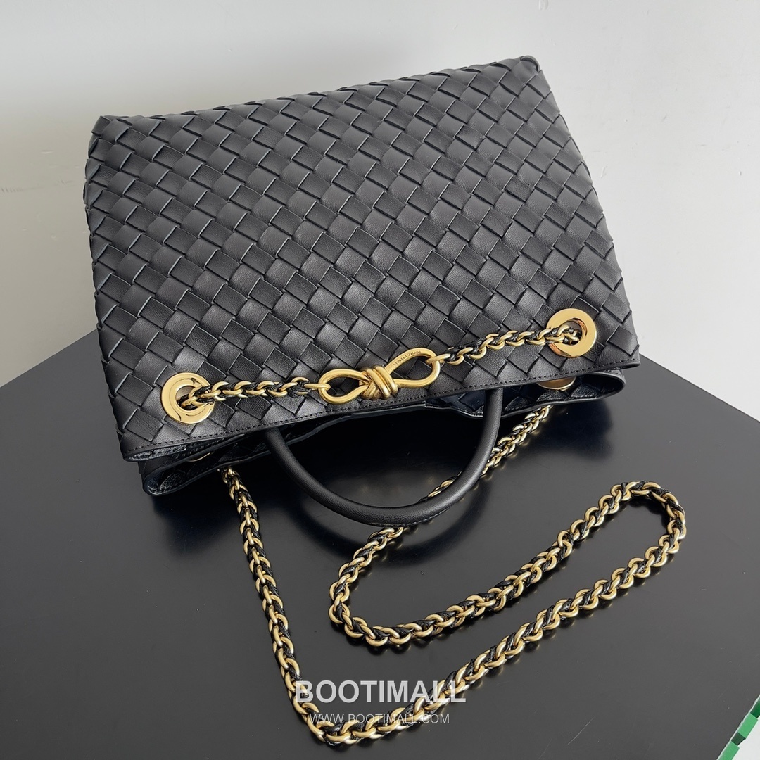 Bottega Veneta Andiamo Intrecciato Leather Chain Shoulder Bag with Brass Chain Detail 보테가베네타 안디아모 인트레치아토 가죽 체인 숄더백 황동 체인 32cm 2