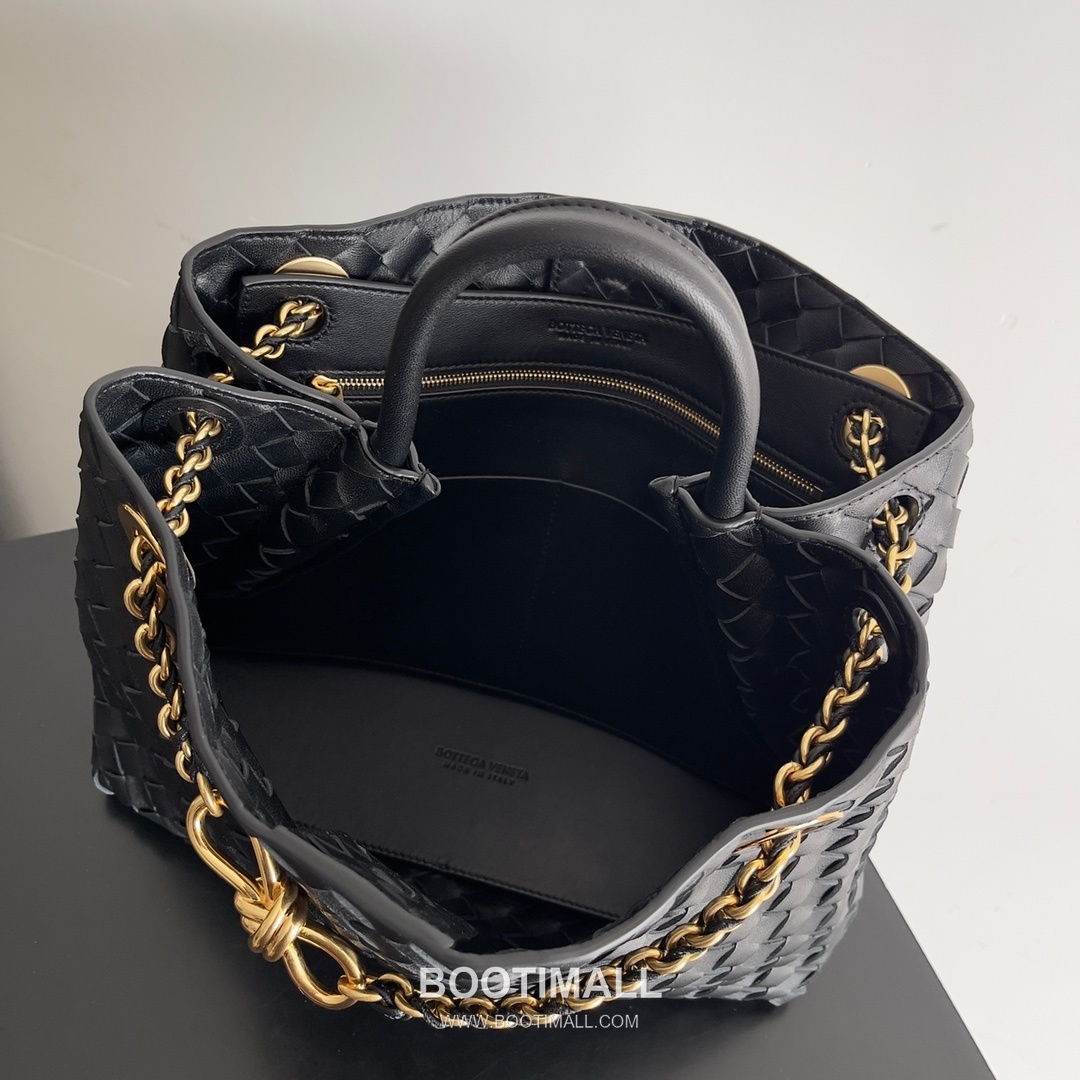 Bottega Veneta Andiamo Intrecciato Leather Chain Shoulder Bag with Brass Chain Detail 보테가베네타 안디아모 인트레치아토 가죽 체인 숄더백 황동 체인 32cm 7