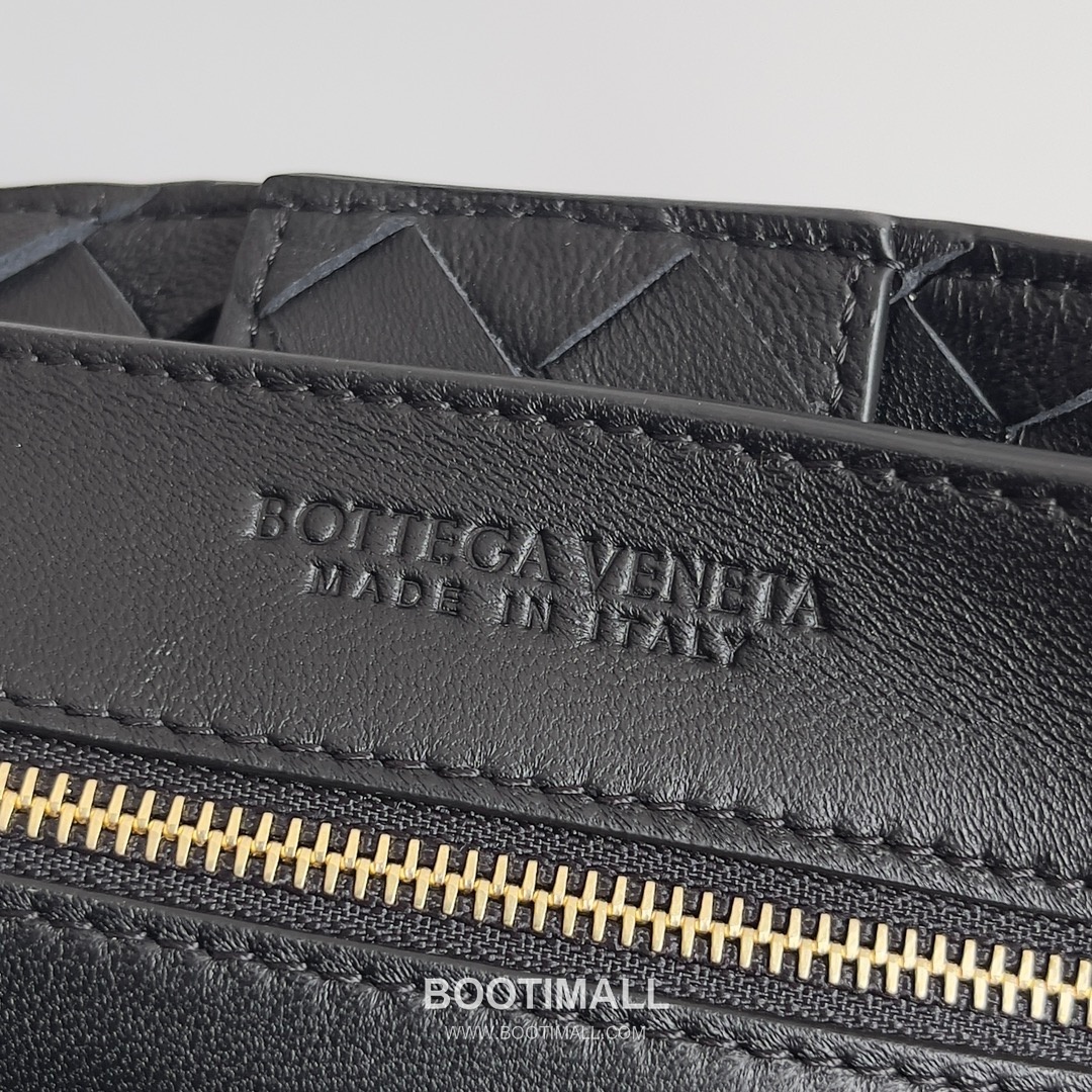 Bottega Veneta Andiamo Intrecciato Leather Chain Shoulder Bag with Brass Chain Detail 보테가베네타 안디아모 인트레치아토 가죽 체인 숄더백 황동 체인 32cm 9