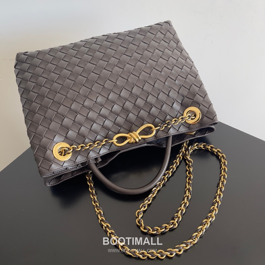 Bottega Veneta Andiamo Intrecciato Leather Chain Shoulder Bag with Brass Chain Detail 보테가베네타 안디아모 인트레치아토 가죽 체인 숄더백 황동 체인 32cm 2
