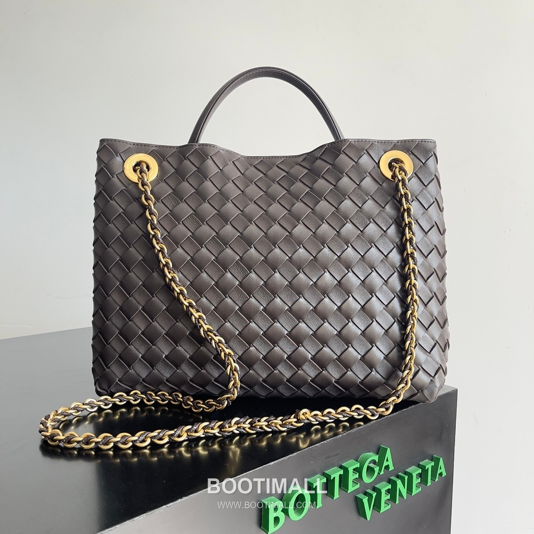 Bottega Veneta Andiamo Intrecciato Leather Chain Shoulder Bag with Brass Chain Detail 보테가베네타 안디아모 인트레치아토 가죽 체인 숄더백 황동 체인 32cm 3