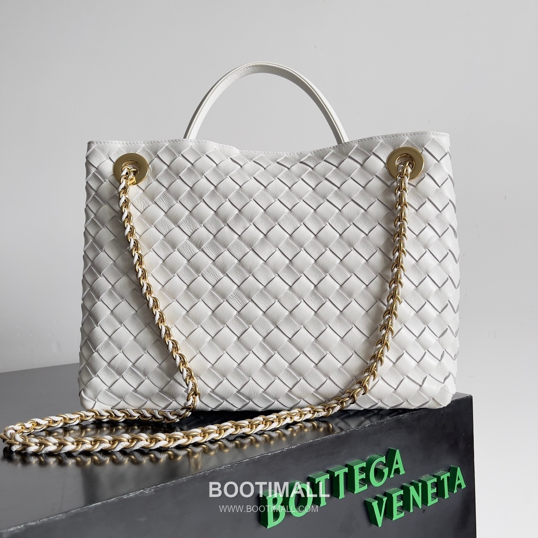 Bottega Veneta Andiamo Intrecciato Leather Chain Shoulder Bag with Brass Chain Detail 보테가베네타 안디아모 인트레치아토 가죽 체인 숄더백 황동 체인 32cm 3