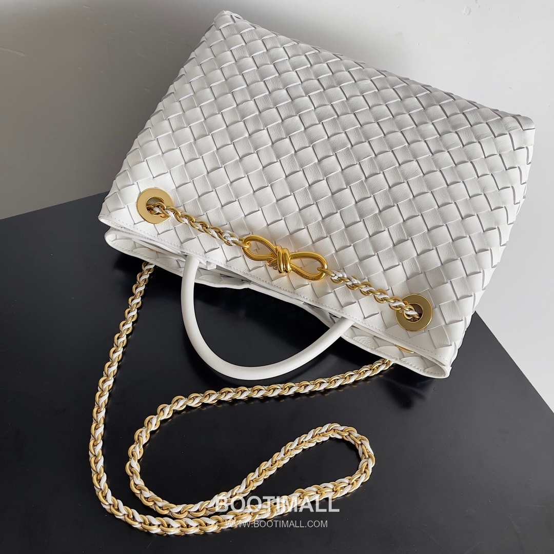 Bottega Veneta Andiamo Intrecciato Leather Chain Shoulder Bag with Brass Chain Detail 보테가베네타 안디아모 인트레치아토 가죽 체인 숄더백 황동 체인 32cm 6