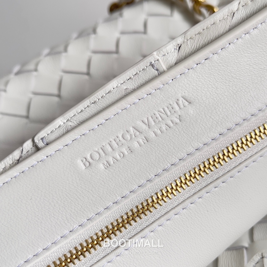 Bottega Veneta Andiamo Intrecciato Leather Chain Shoulder Bag with Brass Chain Detail 보테가베네타 안디아모 인트레치아토 가죽 체인 숄더백 황동 체인 32cm 8