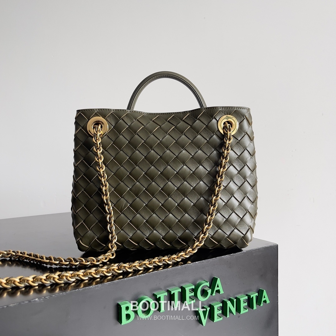 Bottega Veneta Andiamo Intrecciato Leather Chain Shoulder Bag with Brass Chain Detail 보테가베네타 안디아모 인트레치아토 가죽 체인 숄더백 황동 체인 25cm 3