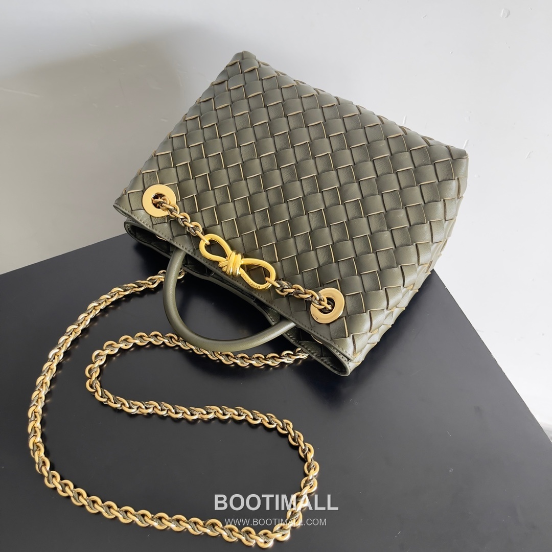 Bottega Veneta Andiamo Intrecciato Leather Chain Shoulder Bag with Brass Chain Detail 보테가베네타 안디아모 인트레치아토 가죽 체인 숄더백 황동 체인 25cm 5