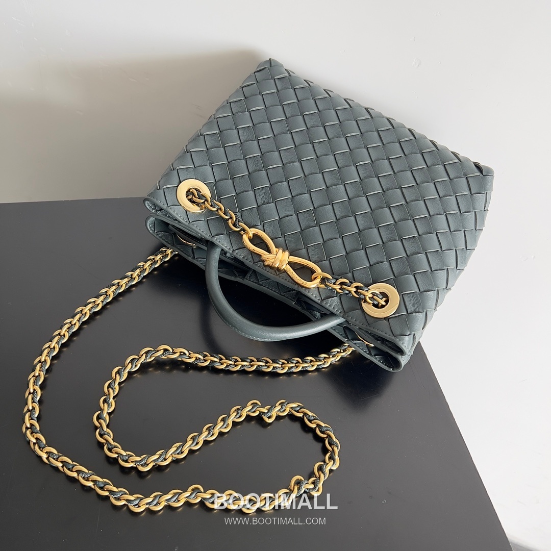 Bottega Veneta Andiamo Intrecciato Leather Chain Shoulder Bag with Brass Chain Detail 보테가베네타 안디아모 인트레치아토 가죽 체인 숄더백 황동 체인 25cm 5