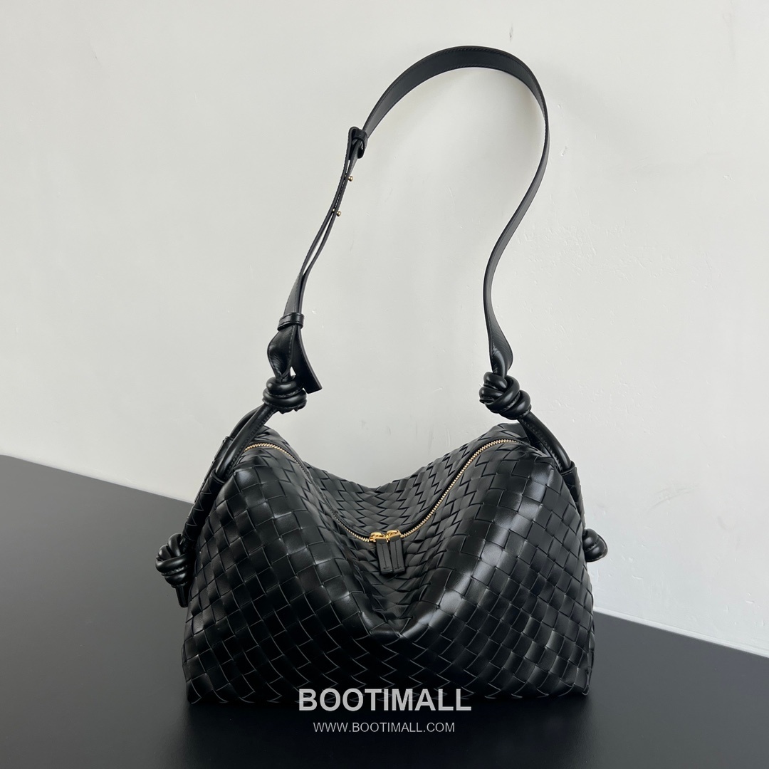 Bottega Veneta Loop Intrecciato Leather Camera Bag with Knot Handle Detail 보테가베네타 루프 인트레치아토 가죽 카메라백 매듭 핸들 38cm 1