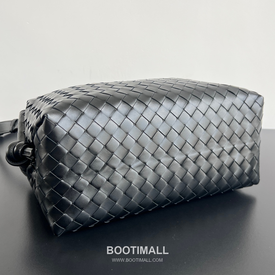 Bottega Veneta Loop Intrecciato Leather Camera Bag with Knot Handle Detail 보테가베네타 루프 인트레치아토 가죽 카메라백 매듭 핸들 38cm 3