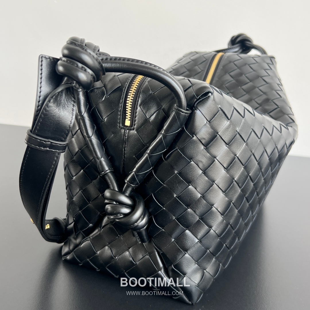 Bottega Veneta Loop Intrecciato Leather Camera Bag with Knot Handle Detail 보테가베네타 루프 인트레치아토 가죽 카메라백 매듭 핸들 38cm 4