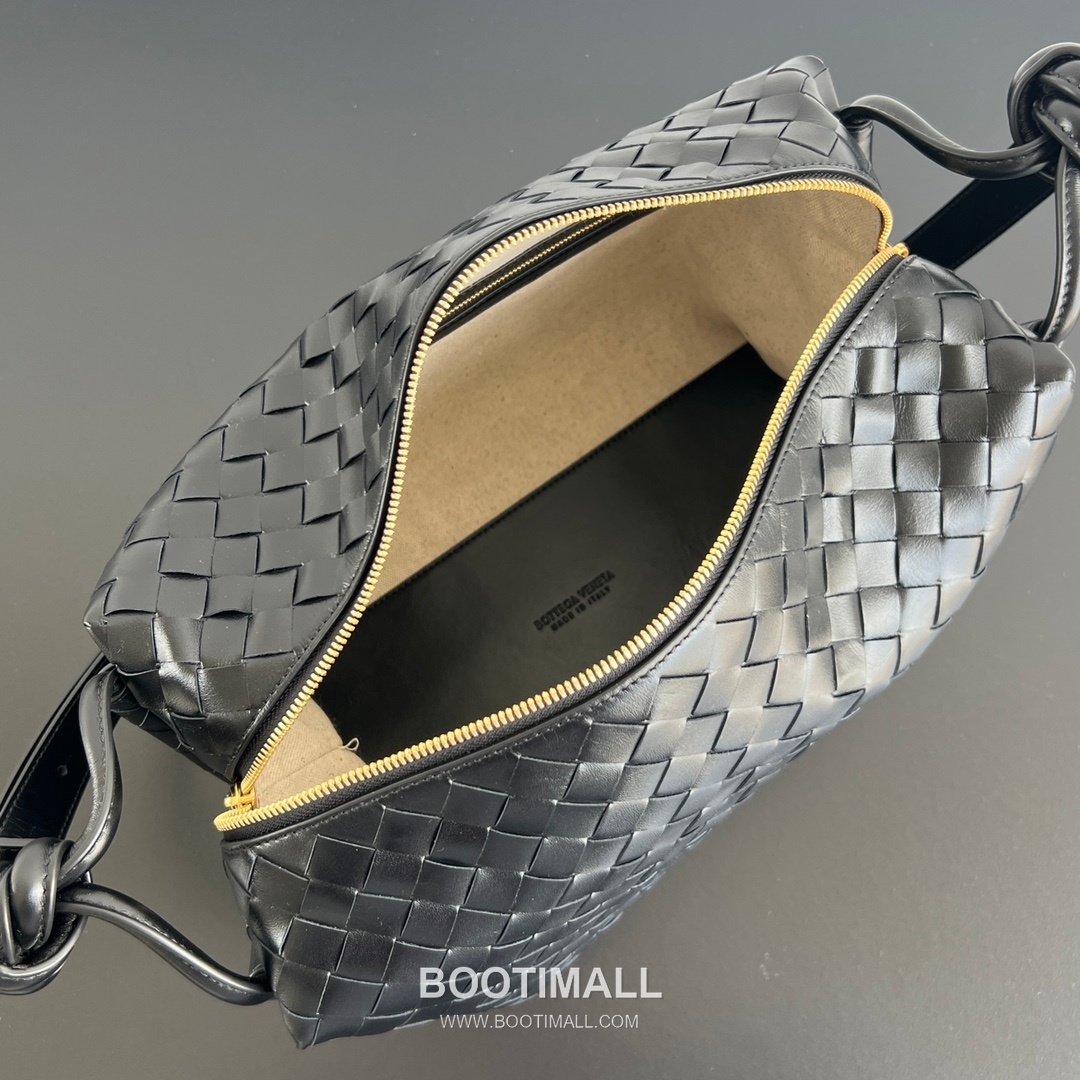 Bottega Veneta Loop Intrecciato Leather Camera Bag with Knot Handle Detail 보테가베네타 루프 인트레치아토 가죽 카메라백 매듭 핸들 38cm 7