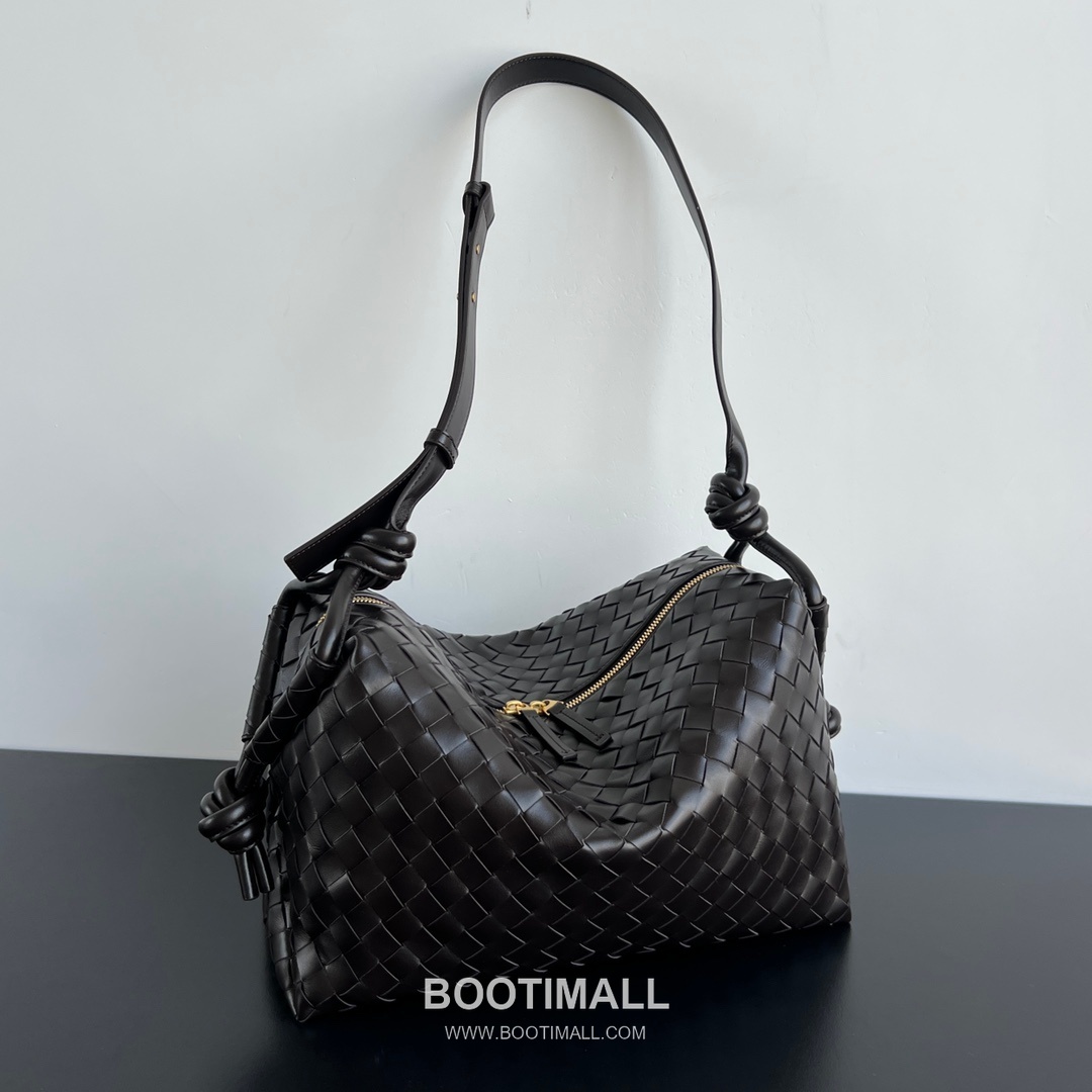 Bottega Veneta Loop Intrecciato Leather Camera Bag with Knot Handle Detail 보테가베네타 루프 인트레치아토 가죽 카메라백 매듭 핸들 38cm 1