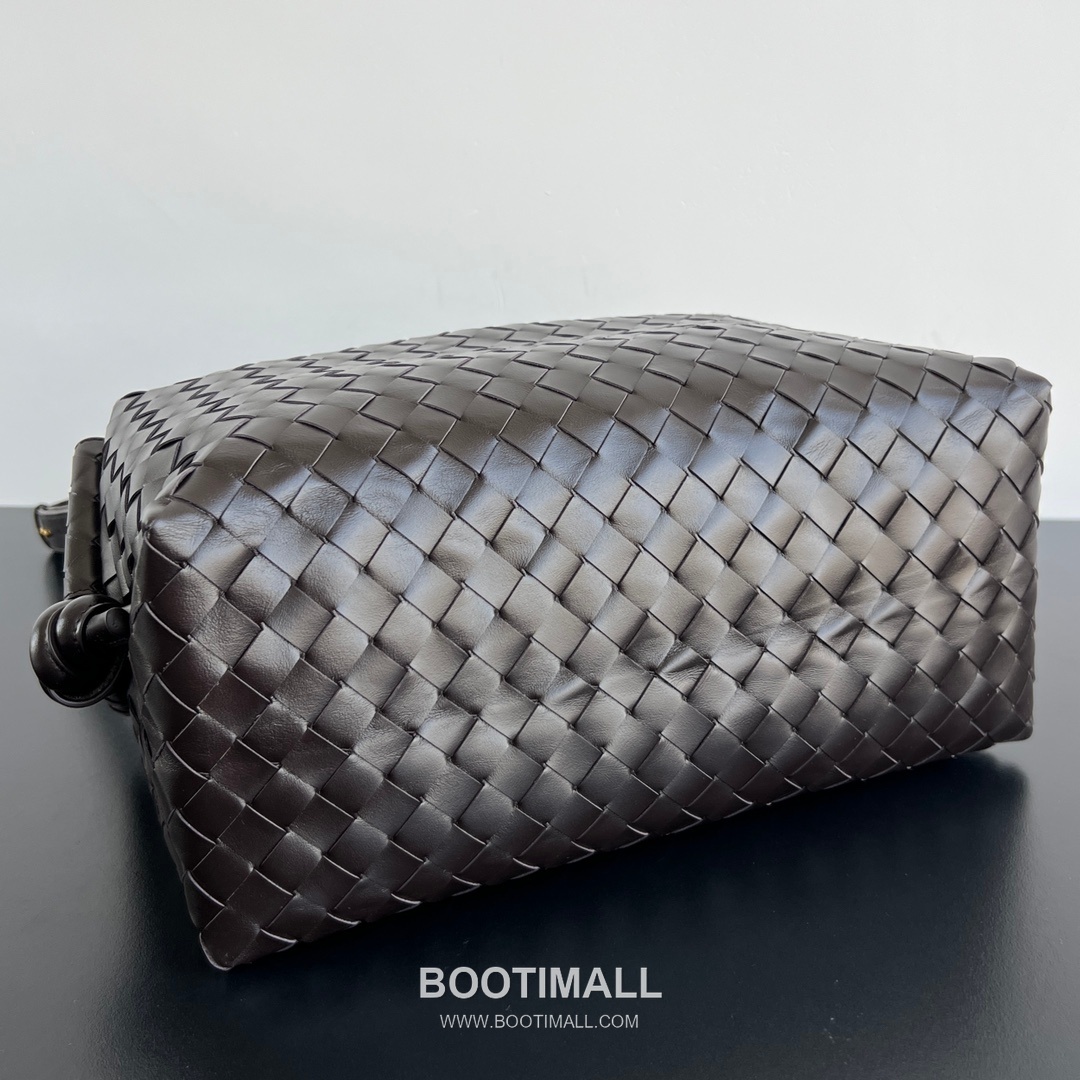 Bottega Veneta Loop Intrecciato Leather Camera Bag with Knot Handle Detail 보테가베네타 루프 인트레치아토 가죽 카메라백 매듭 핸들 38cm 3