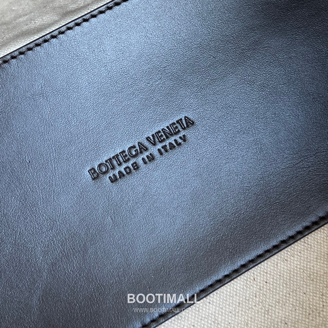 Bottega Veneta Loop Intrecciato Leather Camera Bag with Knot Handle Detail 보테가베네타 루프 인트레치아토 가죽 카메라백 매듭 핸들 38cm 8