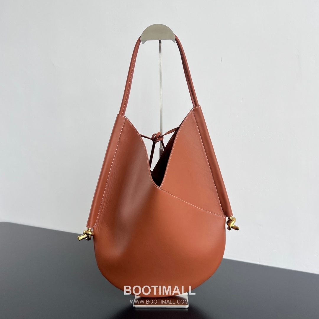 Bottega Veneta Solstice Calfskin Tote Bag with Inner Pouch Detail 보테가베네타 솔스티스 송아지 가죽 토트백 이너 파우치 44cm 1