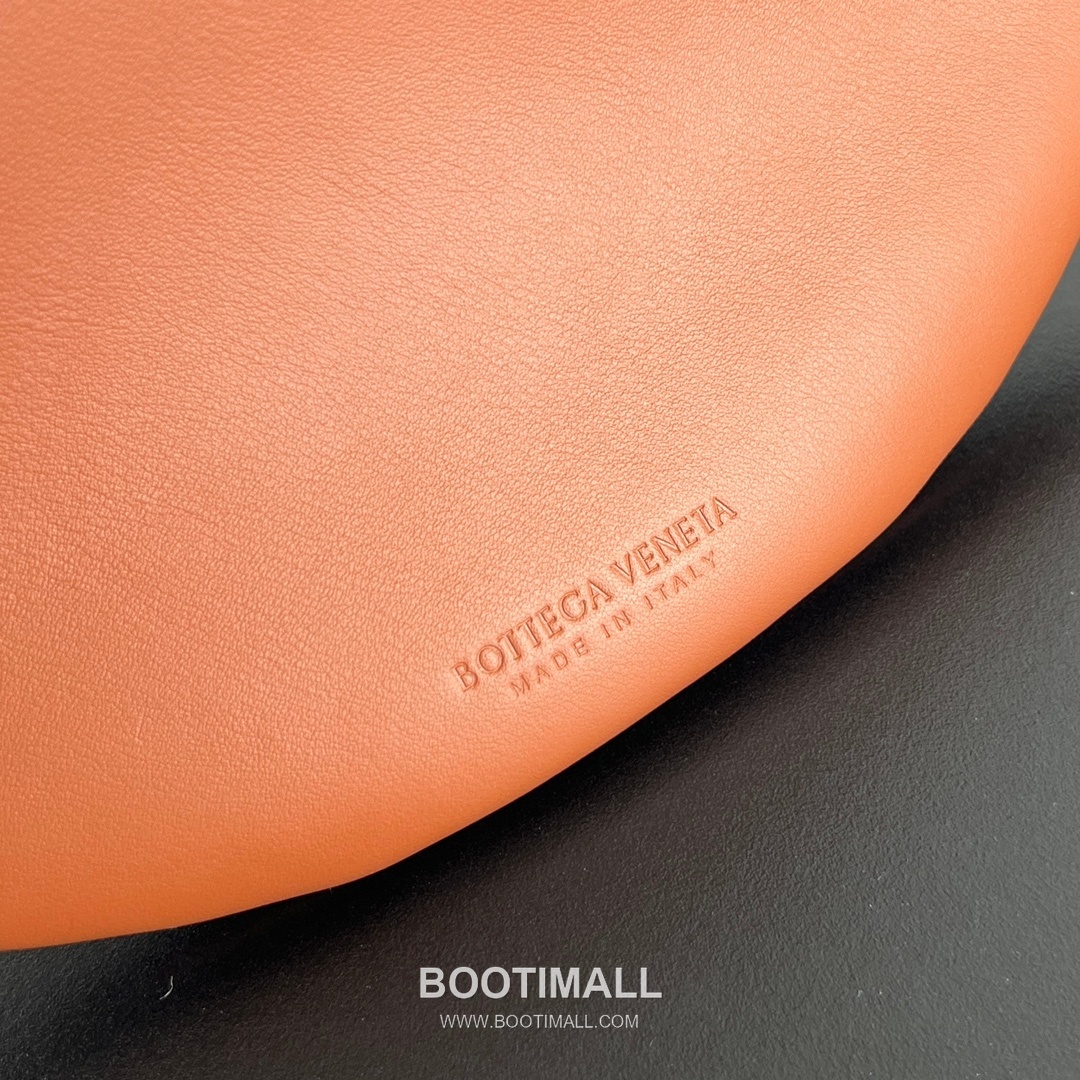 Bottega Veneta Solstice Calfskin Tote Bag with Inner Pouch Detail 보테가베네타 솔스티스 송아지 가죽 토트백 이너 파우치 44cm 7