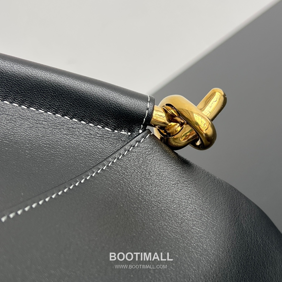 Bottega Veneta Solstice Calfskin Tote Bag with Inner Pouch Detail 보테가베네타 솔스티스 송아지 가죽 토트백 이너 파우치 44cm 5