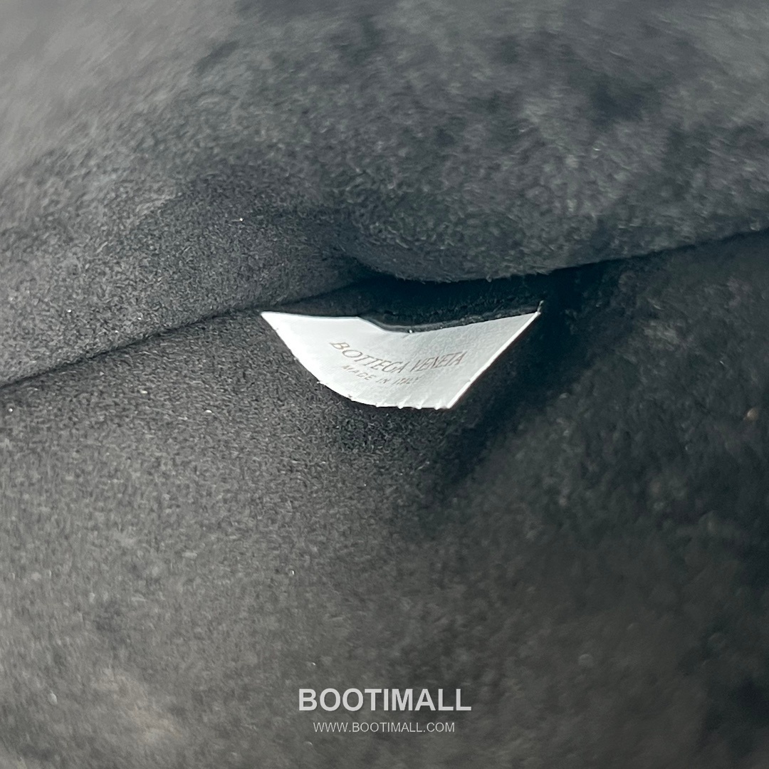 Bottega Veneta Solstice Calfskin Tote Bag with Inner Pouch Detail 보테가베네타 솔스티스 송아지 가죽 토트백 이너 파우치 44cm 9