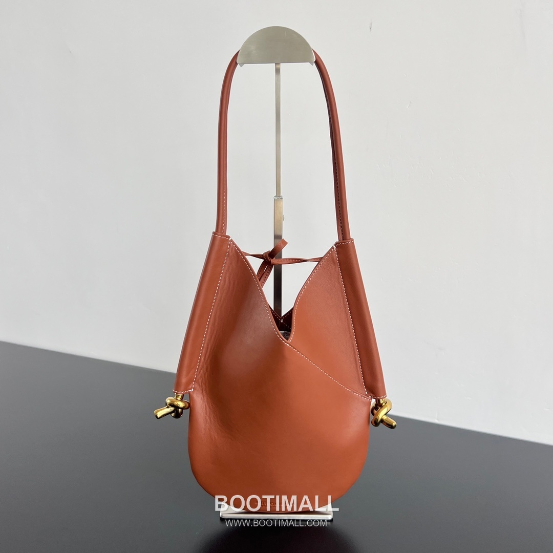 Bottega Veneta Solstice Calfskin Tote Bag with Inner Pouch Detail 보테가베네타 솔스티스 송아지 가죽 토트백 이너 파우치 30cm 1