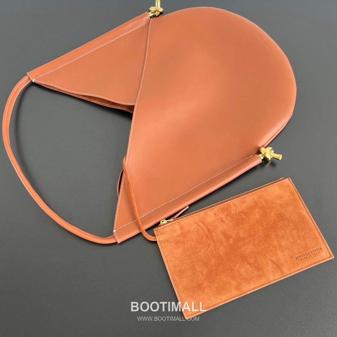 Bottega Veneta Solstice Calfskin Tote Bag with Inner Pouch Detail 보테가베네타 솔스티스 송아지 가죽 토트백 이너 파우치 30cm 3