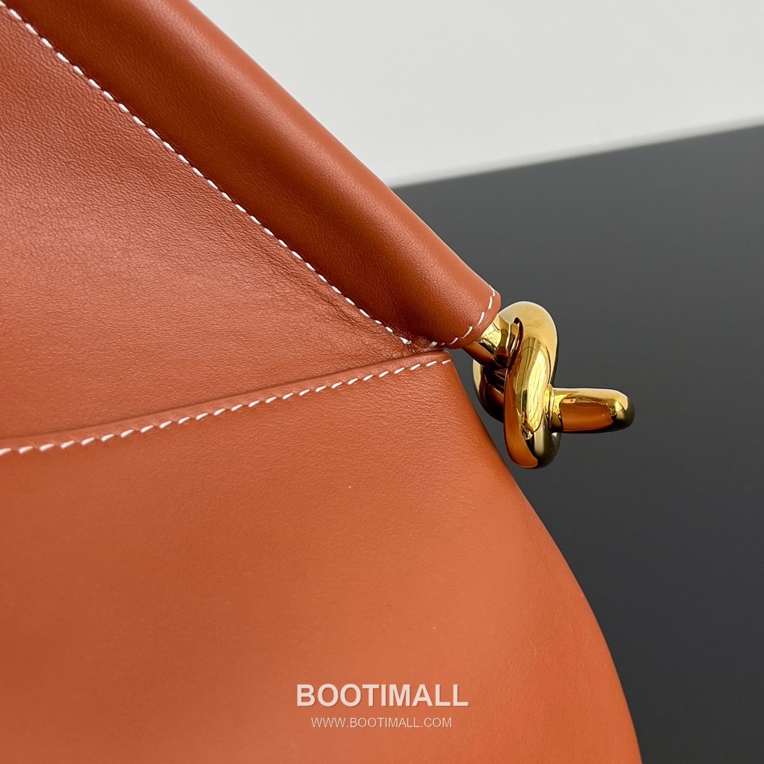 Bottega Veneta Solstice Calfskin Tote Bag with Inner Pouch Detail 보테가베네타 솔스티스 송아지 가죽 토트백 이너 파우치 30cm 6