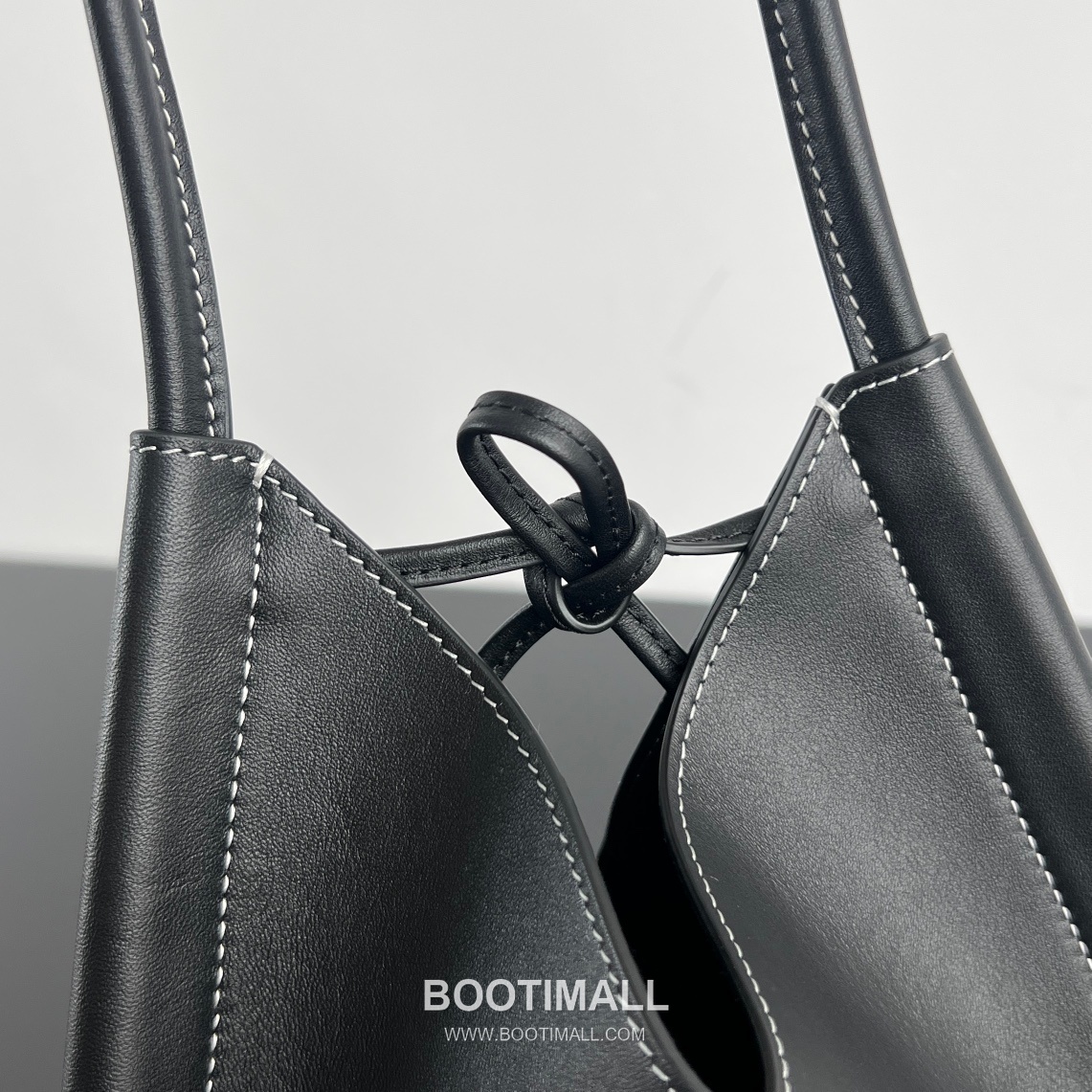 Bottega Veneta Solstice Calfskin Tote Bag with Inner Pouch Detail 보테가베네타 솔스티스 송아지 가죽 토트백 이너 파우치 30cm 3