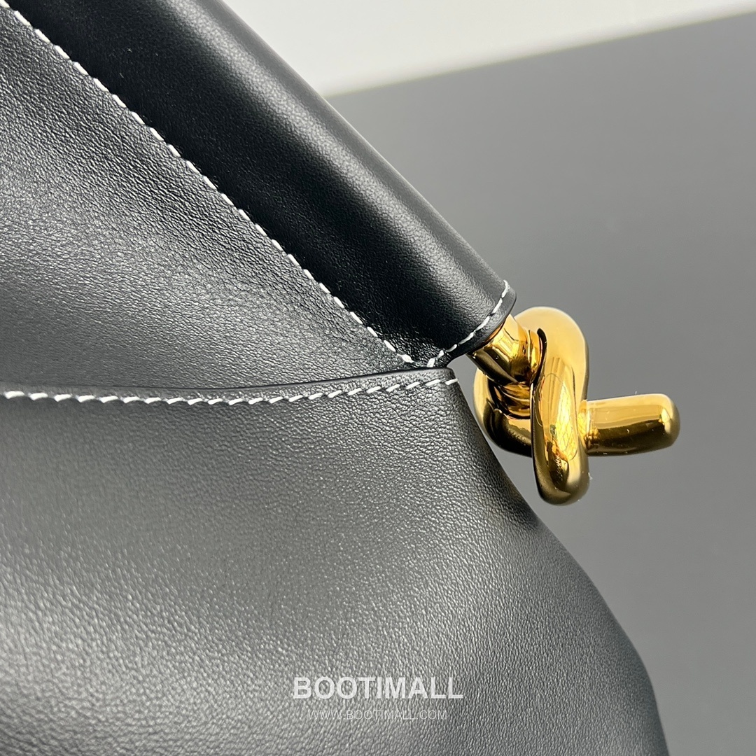 Bottega Veneta Solstice Calfskin Tote Bag with Inner Pouch Detail 보테가베네타 솔스티스 송아지 가죽 토트백 이너 파우치 30cm 4