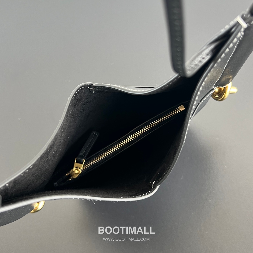 Bottega Veneta Solstice Calfskin Tote Bag with Inner Pouch Detail 보테가베네타 솔스티스 송아지 가죽 토트백 이너 파우치 30cm 6