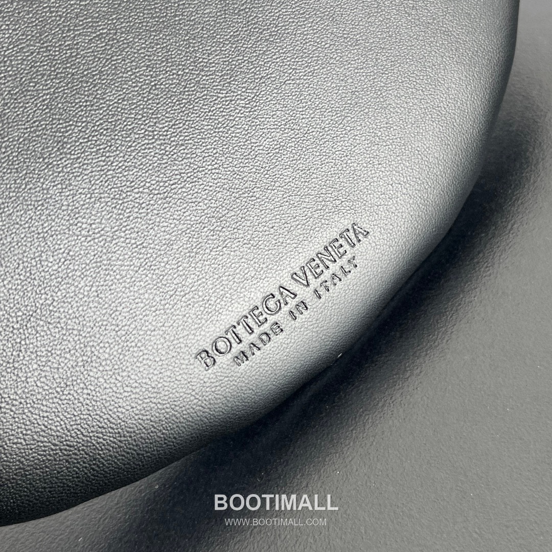 Bottega Veneta Solstice Calfskin Tote Bag with Inner Pouch Detail 보테가베네타 솔스티스 송아지 가죽 토트백 이너 파우치 30cm 7