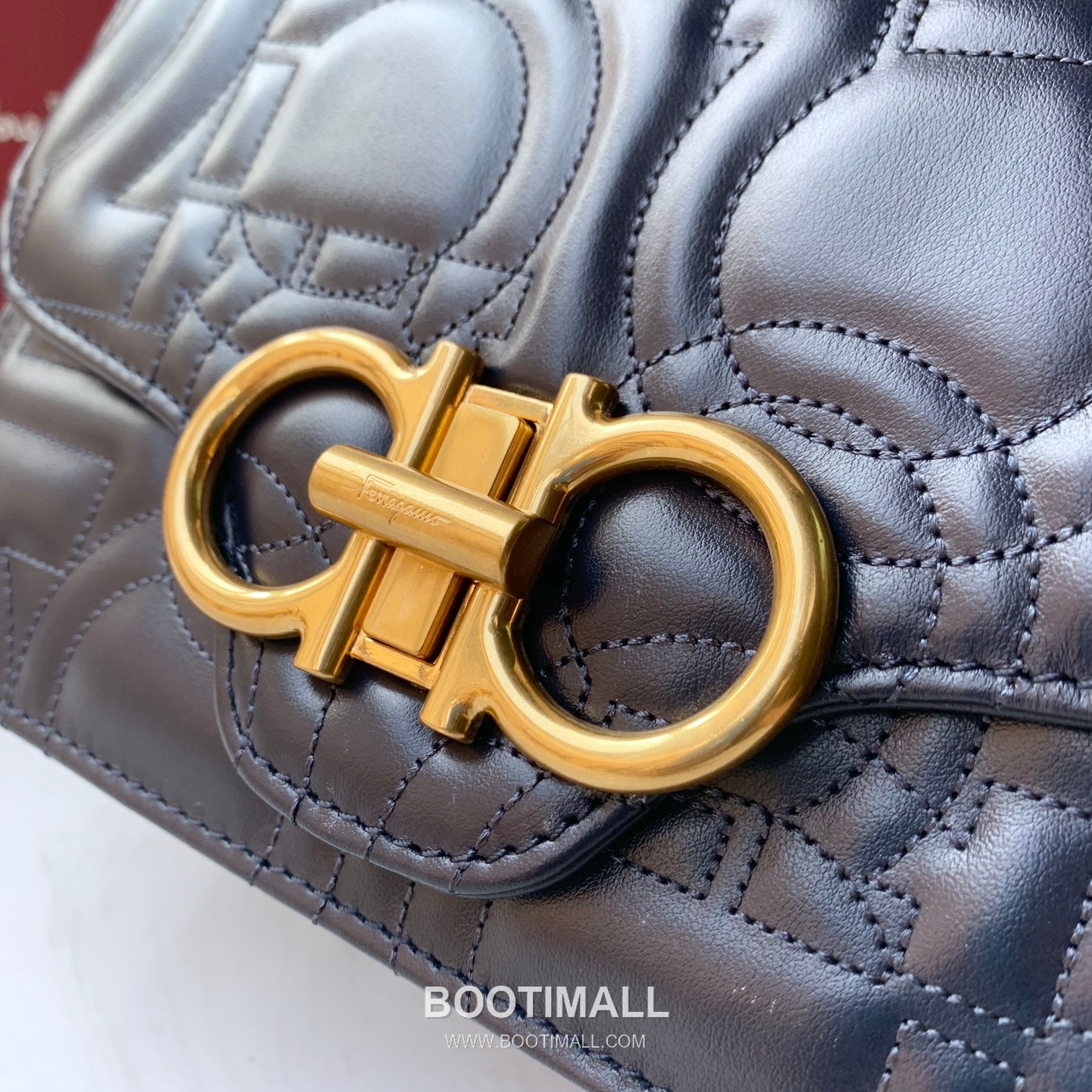 Salvatore Ferragamo Gancini Quilted Calfskin Flap Shoulder Bag with Chain Strap 살바토레페라가모 간치니 퀼팅 카프스킨 플랩 체인 숄더백 21H168 25cm 2