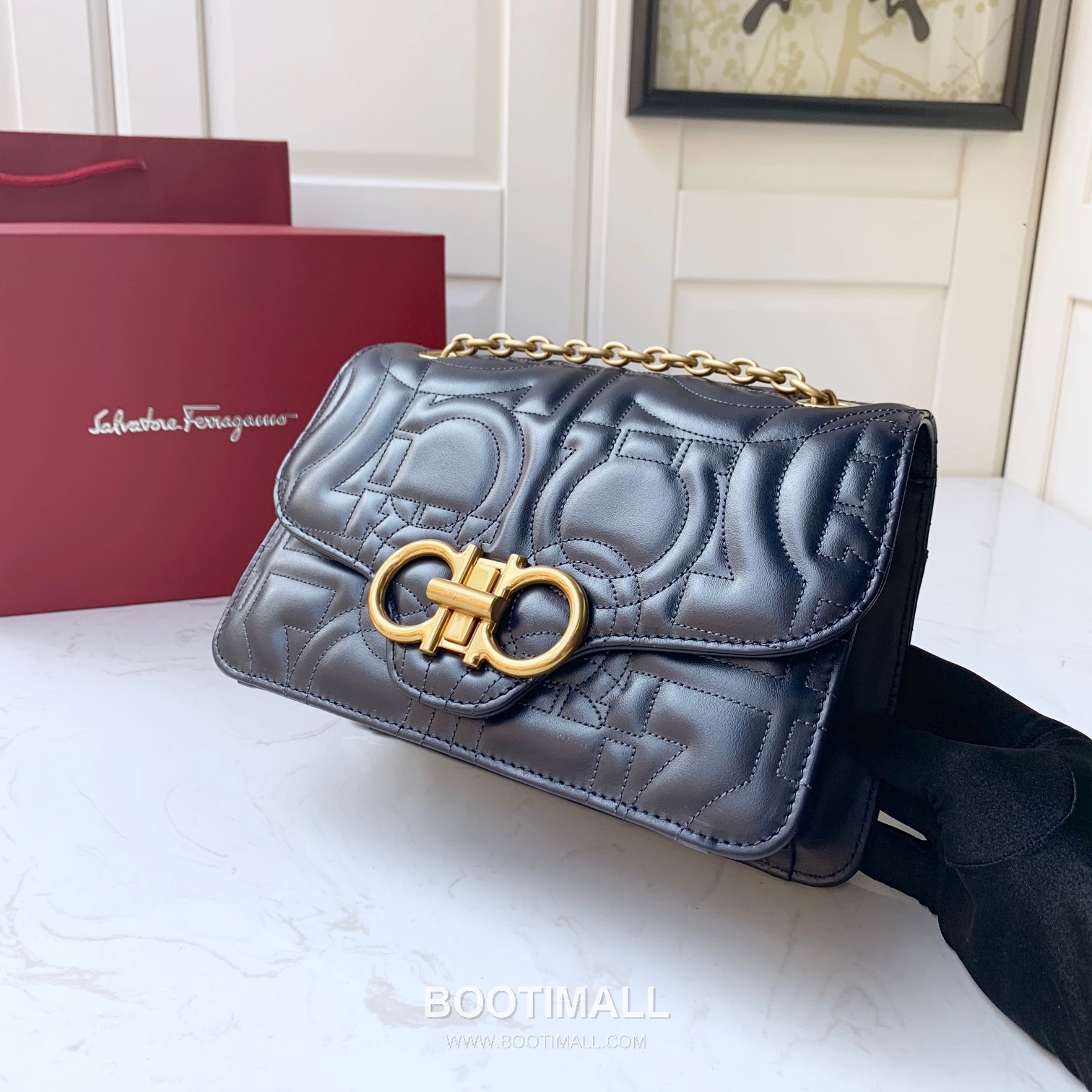 Salvatore Ferragamo Gancini Quilted Calfskin Flap Shoulder Bag with Chain Strap 살바토레페라가모 간치니 퀼팅 카프스킨 플랩 체인 숄더백 21H168 25cm 8