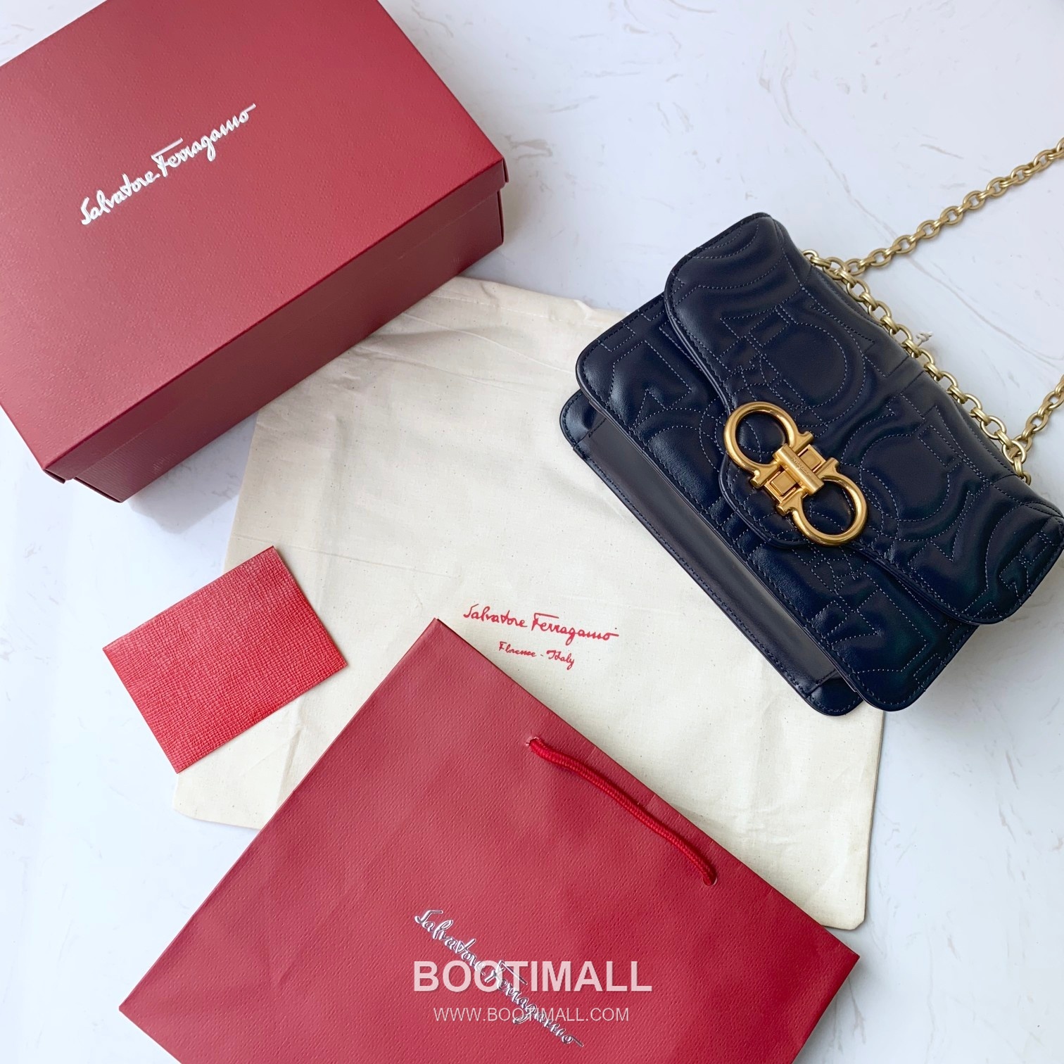 Salvatore Ferragamo Gancini Quilted Calfskin Flap Shoulder Bag with Chain Strap 살바토레페라가모 간치니 퀼팅 카프스킨 플랩 체인 숄더백 21H168 25cm 9