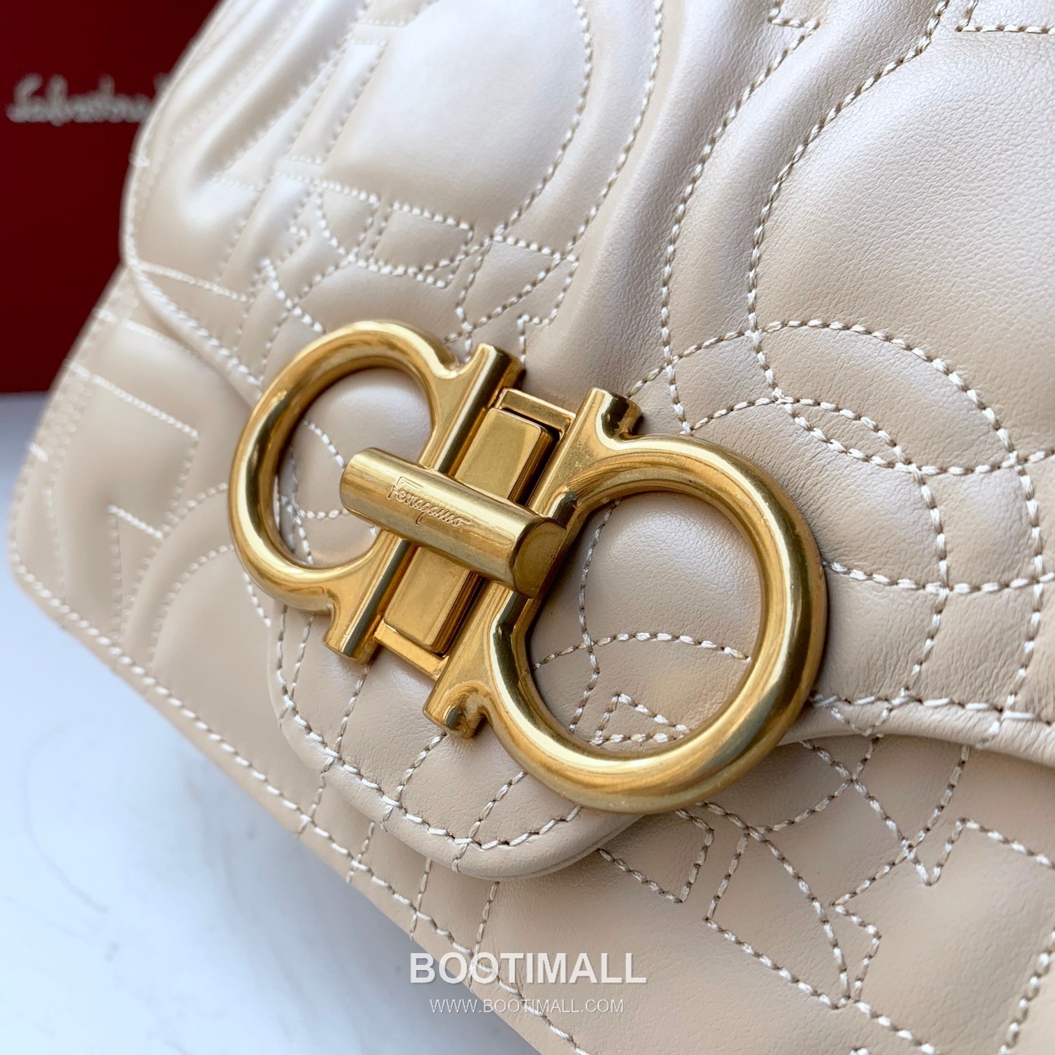 Salvatore Ferragamo Gancini Quilted Calfskin Flap Shoulder Bag with Chain Strap 살바토레페라가모 간치니 퀼팅 카프스킨 플랩 체인 숄더백 21H168 25cm 3