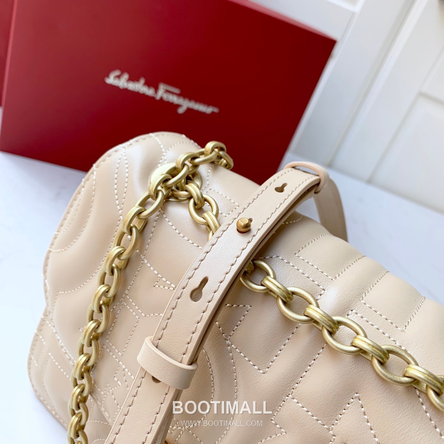 Salvatore Ferragamo Gancini Quilted Calfskin Flap Shoulder Bag with Chain Strap 살바토레페라가모 간치니 퀼팅 카프스킨 플랩 체인 숄더백 21H168 25cm 6