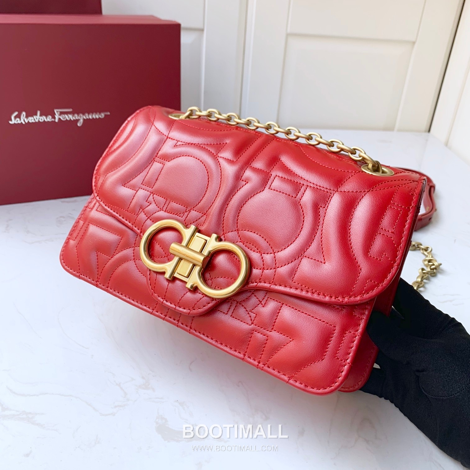Salvatore Ferragamo Gancini Quilted Calfskin Flap Shoulder Bag with Chain Strap 살바토레페라가모 간치니 퀼팅 카프스킨 플랩 체인 숄더백 21H168 25cm 2