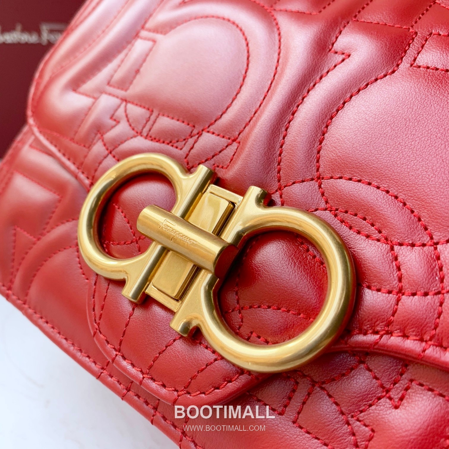 Salvatore Ferragamo Gancini Quilted Calfskin Flap Shoulder Bag with Chain Strap 살바토레페라가모 간치니 퀼팅 카프스킨 플랩 체인 숄더백 21H168 25cm 3
