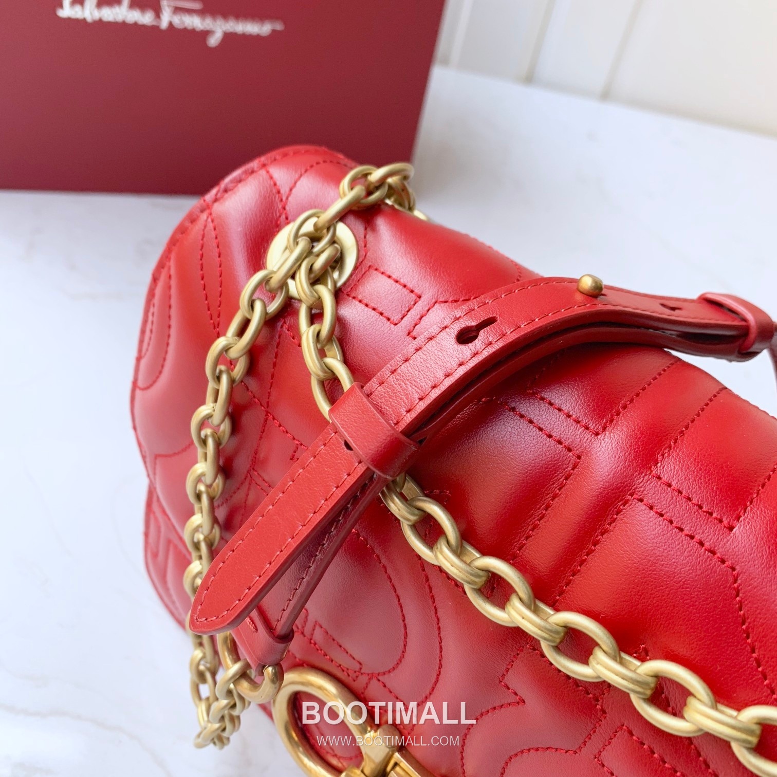 Salvatore Ferragamo Gancini Quilted Calfskin Flap Shoulder Bag with Chain Strap 살바토레페라가모 간치니 퀼팅 카프스킨 플랩 체인 숄더백 21H168 25cm 6