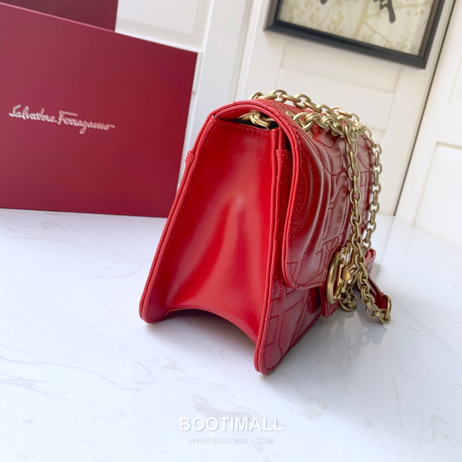 Salvatore Ferragamo Gancini Quilted Calfskin Flap Shoulder Bag with Chain Strap 살바토레페라가모 간치니 퀼팅 카프스킨 플랩 체인 숄더백 21H168 25cm 7