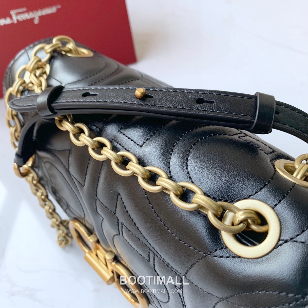 Salvatore Ferragamo Gancini Quilted Calfskin Flap Shoulder Bag with Chain Strap 살바토레페라가모 간치니 퀼팅 카프스킨 플랩 체인 숄더백 21H168 25cm 5