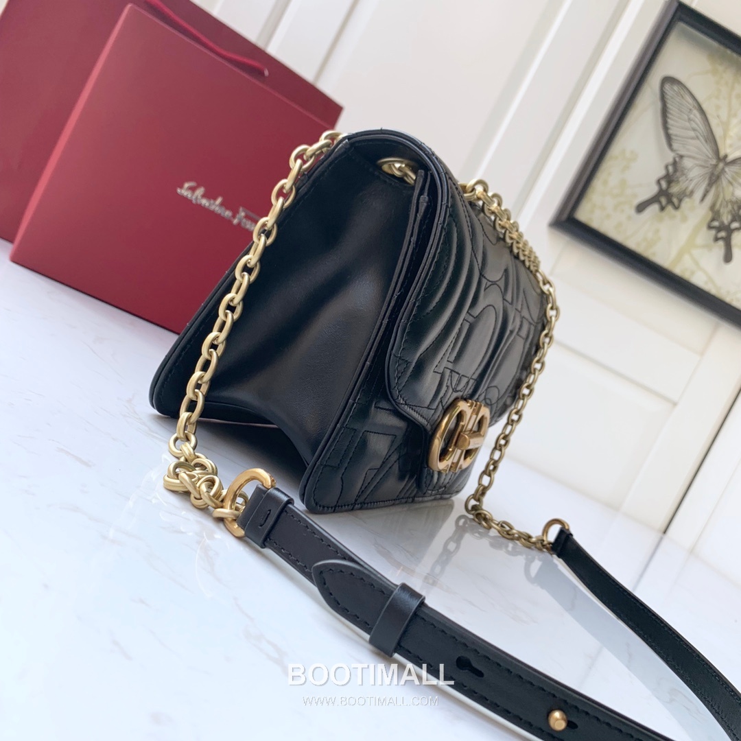 Salvatore Ferragamo Gancini Quilted Calfskin Flap Shoulder Bag with Chain Strap 살바토레페라가모 간치니 퀼팅 카프스킨 플랩 체인 숄더백 21H168 25cm 6